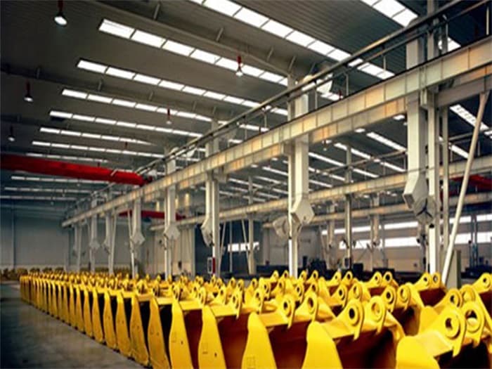 格尔木徐工集团挖掘机装配车间